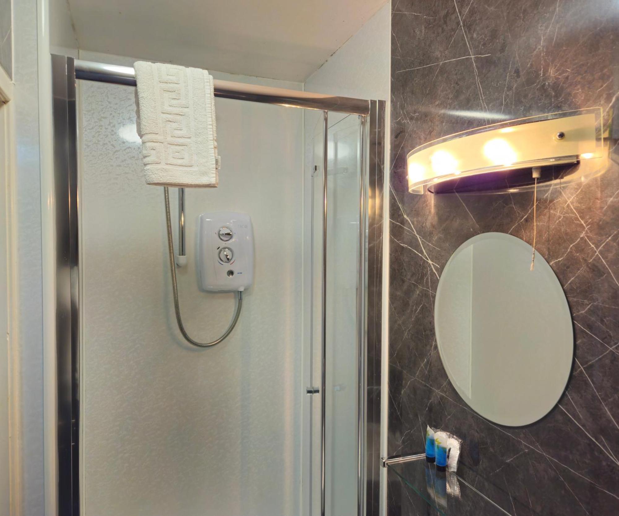 The County Hotel - Self Check-In, Ultra Fast Wi-Fi, Free Parking, Central Location Selkirk Kültér fotó
