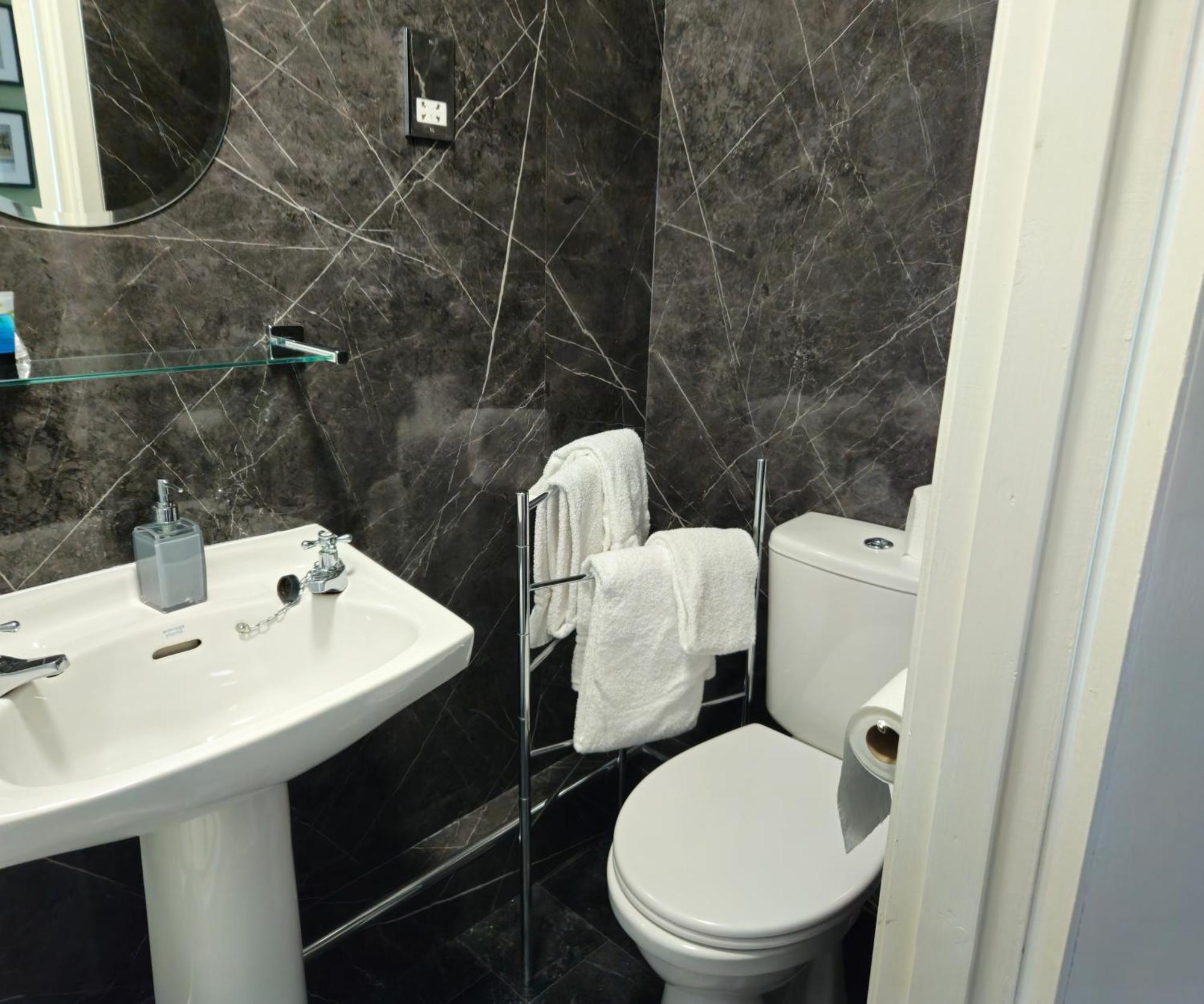 The County Hotel - Self Check-In, Ultra Fast Wi-Fi, Free Parking, Central Location Selkirk Kültér fotó