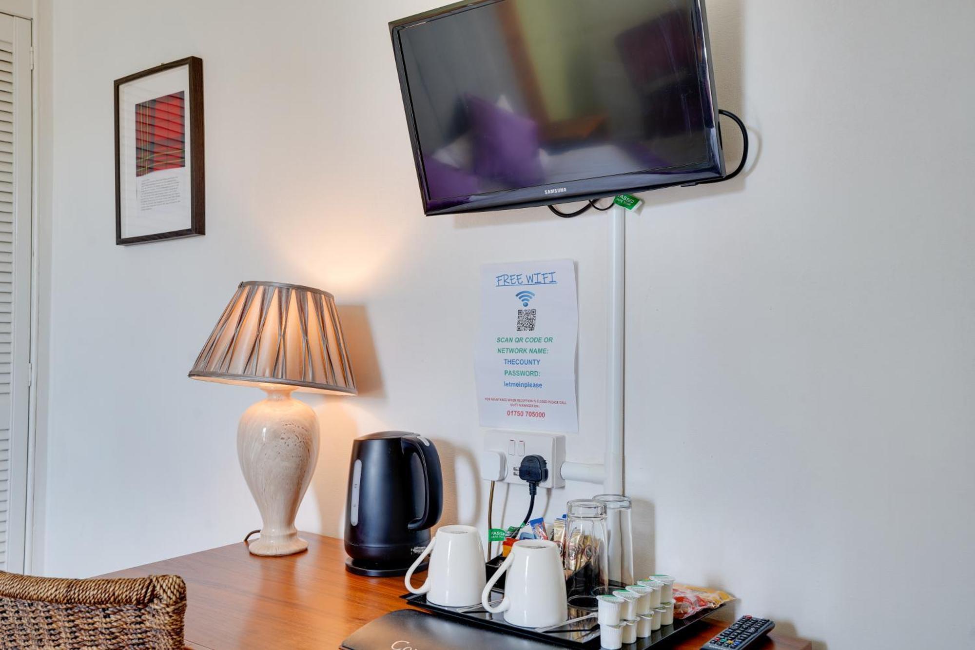 The County Hotel - Self Check-In, Ultra Fast Wi-Fi, Free Parking, Central Location Selkirk Kültér fotó