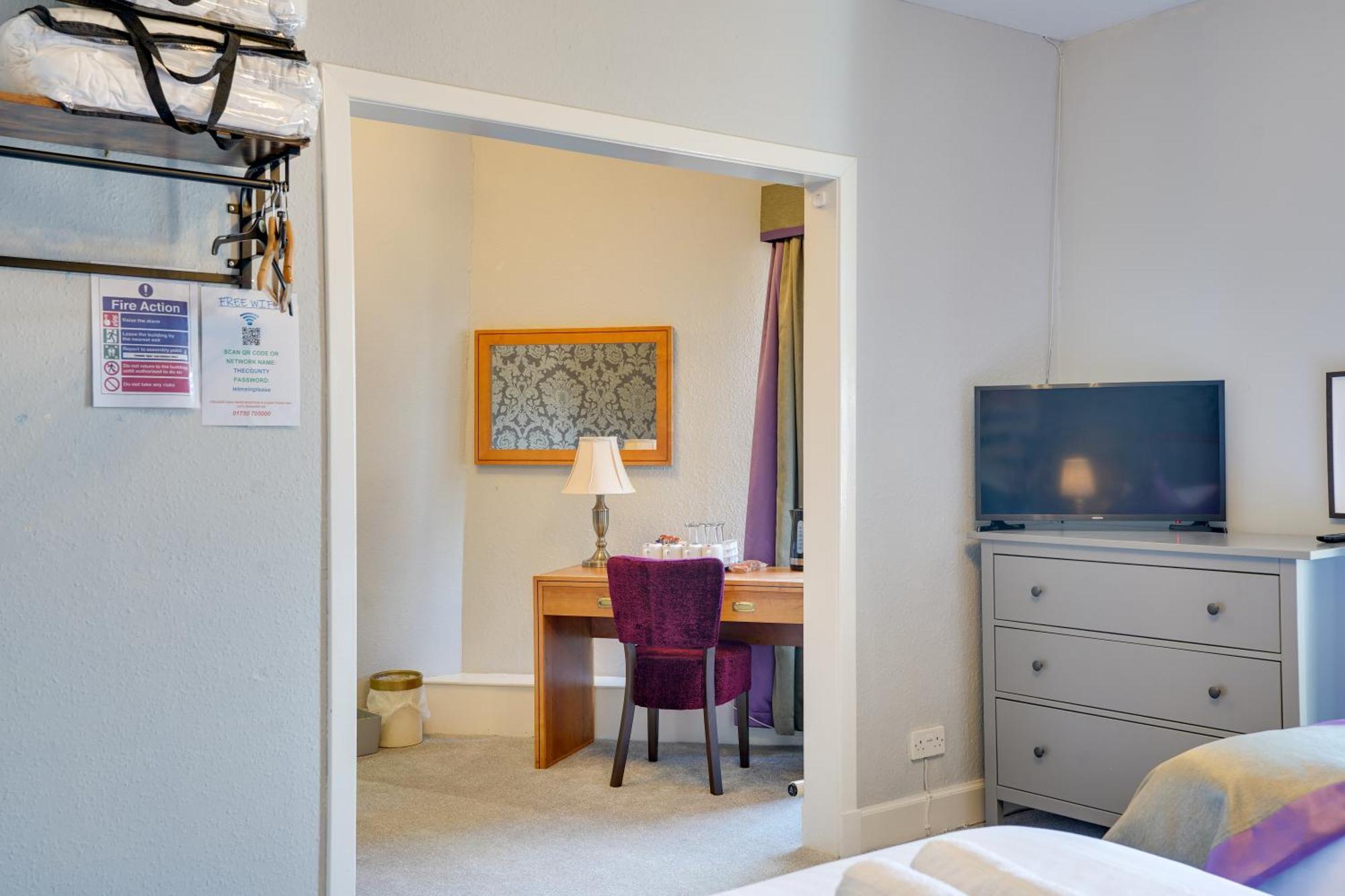 The County Hotel - Self Check-In, Ultra Fast Wi-Fi, Free Parking, Central Location Selkirk Kültér fotó