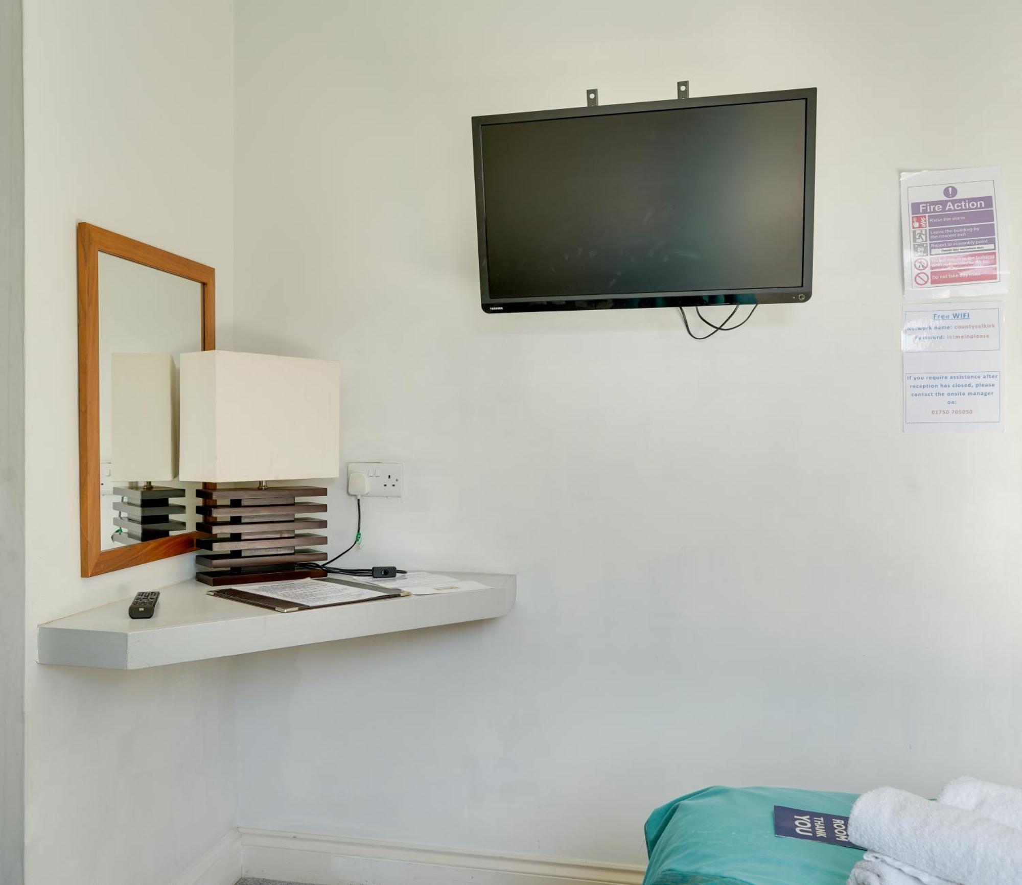 The County Hotel - Self Check-In, Ultra Fast Wi-Fi, Free Parking, Central Location Selkirk Kültér fotó