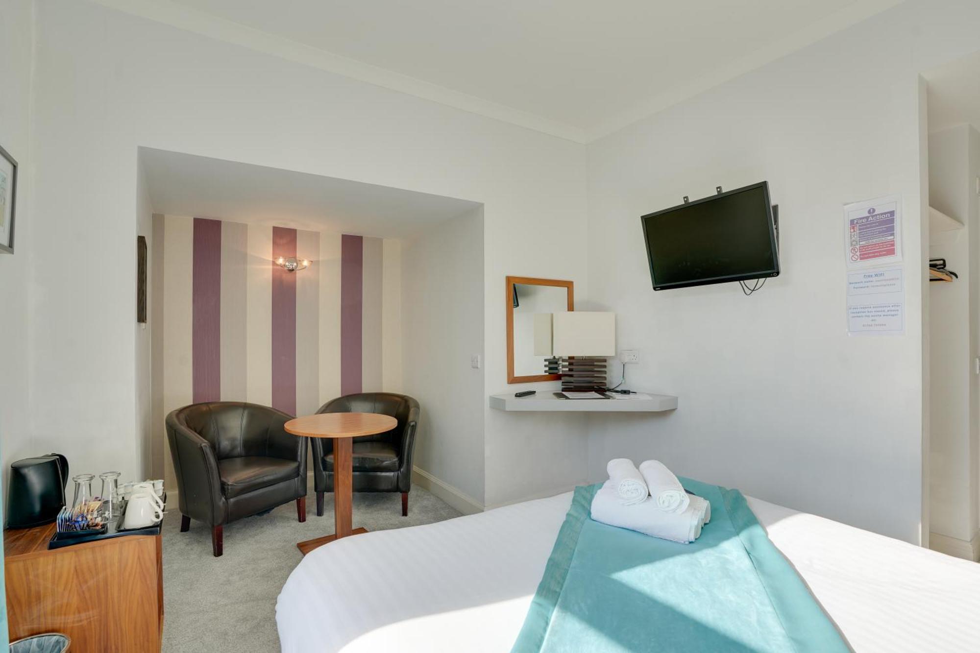 The County Hotel - Self Check-In, Ultra Fast Wi-Fi, Free Parking, Central Location Selkirk Kültér fotó